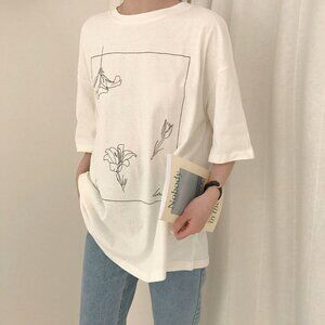 flower line art print white short sleeve tshirt | womens tops
